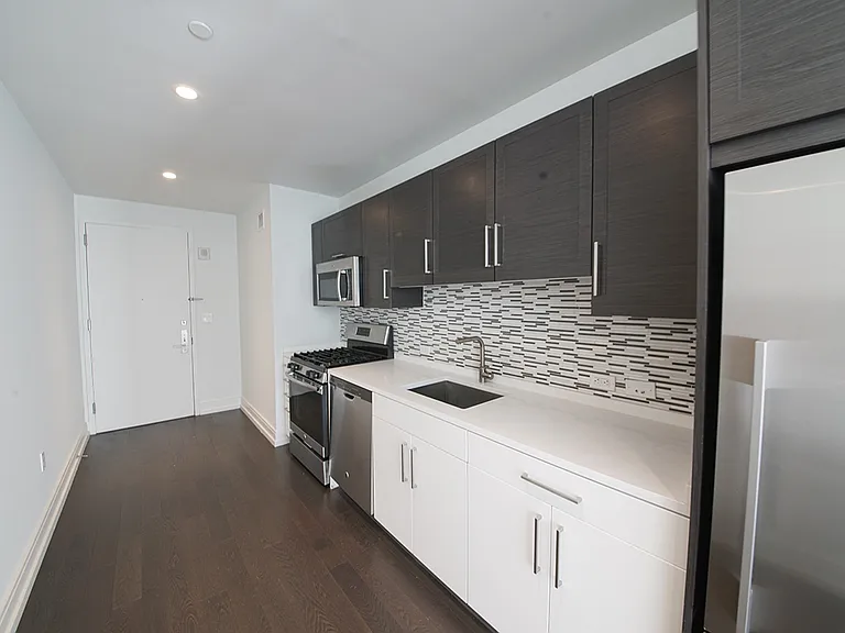 555 10th Ave #21G — Photo 5