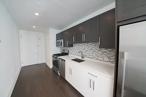 555 10th Ave Photo 1