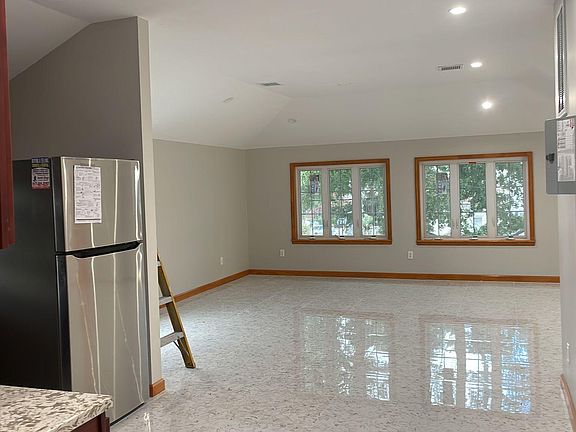 5th image of 92-72 Winchester Blvd #2