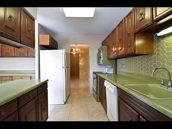 5th image of 7033 N Kedzie Ave APT 1508