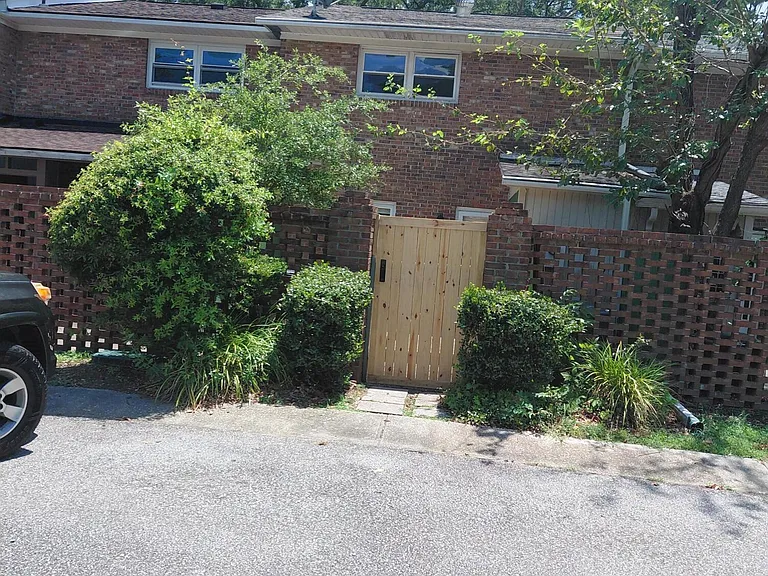 728 Harbor Ln — Photo 6