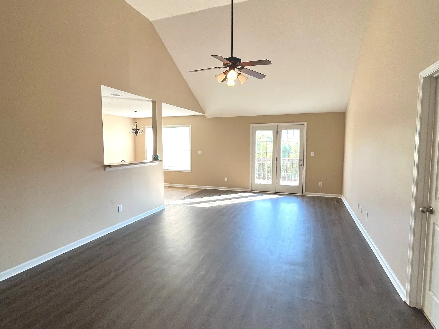 3 bed, 1230 sqft, $1,500 — Photo 2