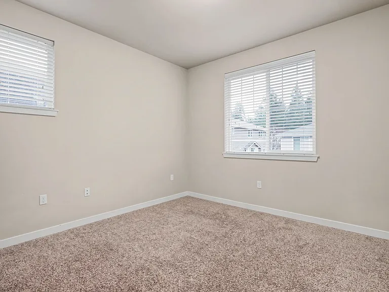 1643 Burnside Pl — Photo 23