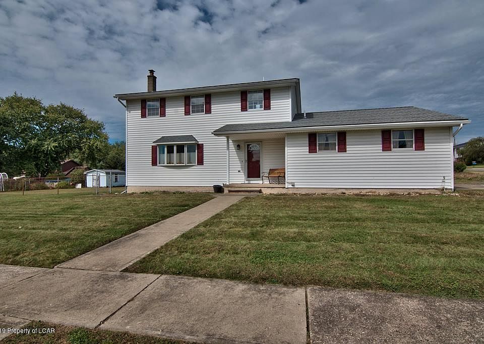 1st image of 202 Peacock Dr