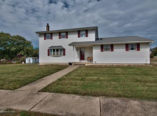 202 Peacock Dr, Larksville, PA 18704
