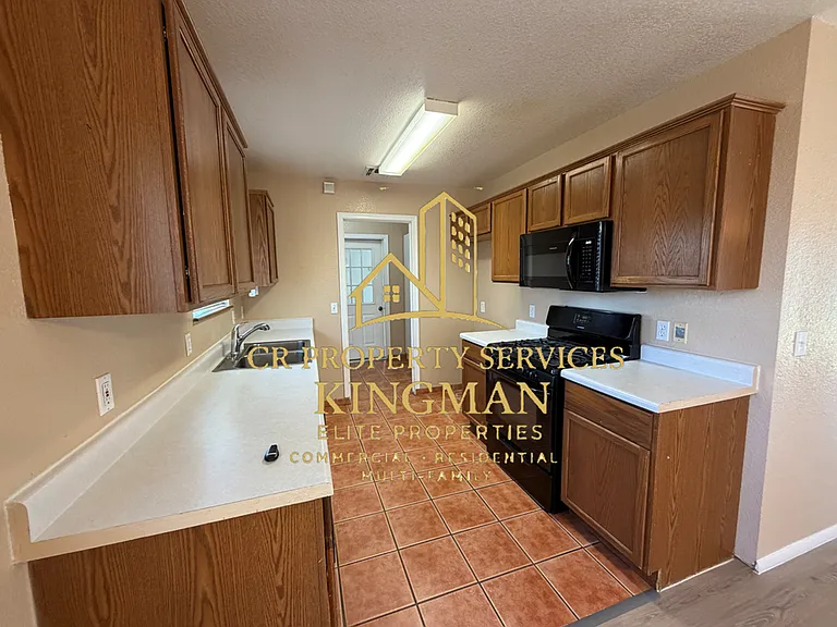 3246 Calumet Ave — Photo 5