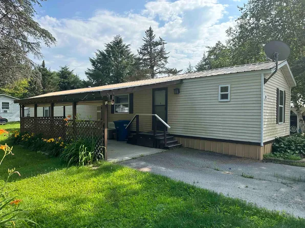 10 Mulberry Lane, Hartford, VT 05001