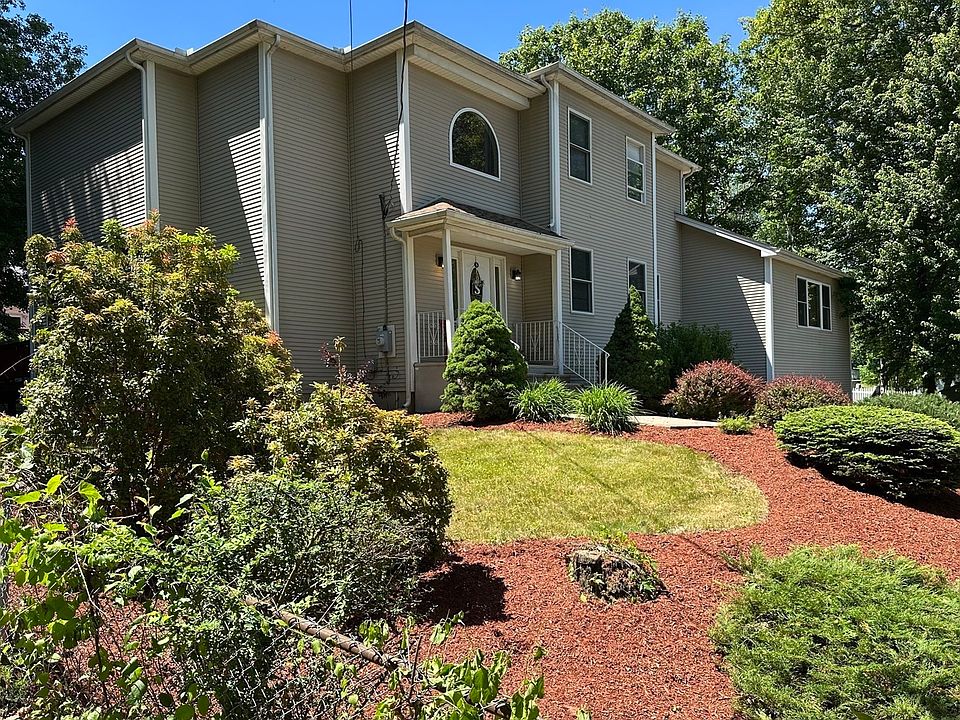 1st image of 136 Thompkins Ave