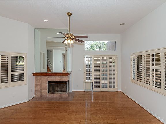 5th image of 18730 Hatteras St Unit 17