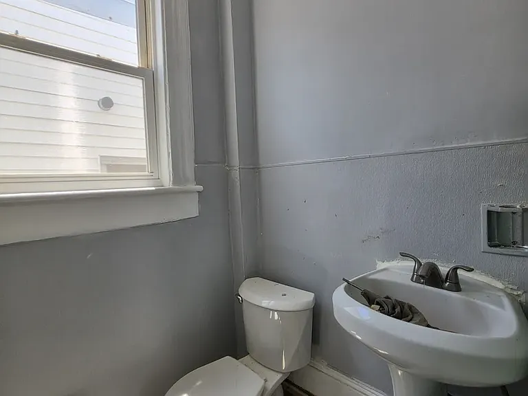 96 Brown Pl #A — Photo 15