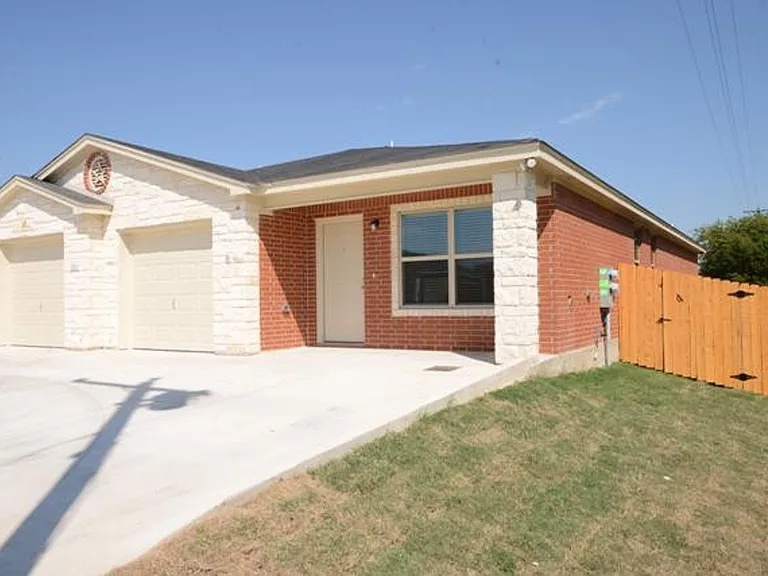 1107 Stealth Ln — Photo 2