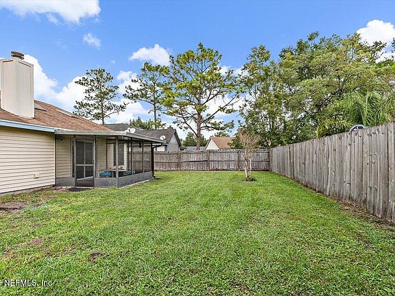 3rd image of 8013 WEATHER VANE Drive