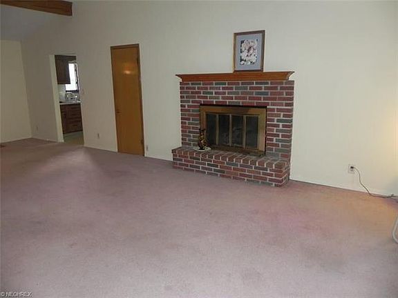 3rd image of 25667 Chaucer Dr