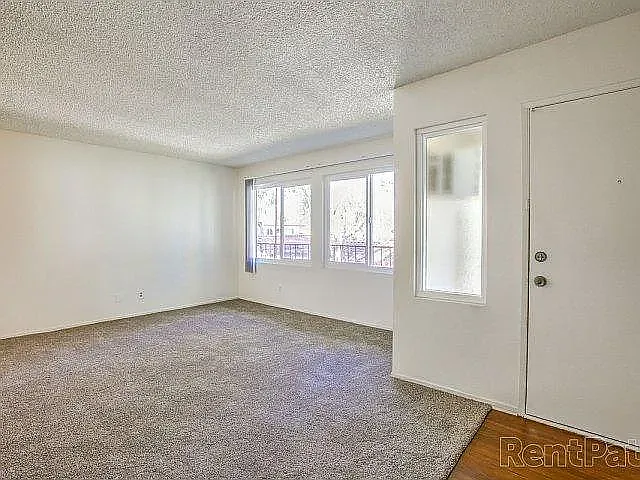 1 BEDROOM LIVING ROOM (NON REMODELED)