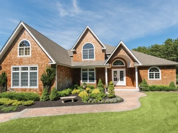 https://photos.zillowstatic.com/fp/abc1b641d7a087d1cc1cfdeb5007cea3-p_e.webp