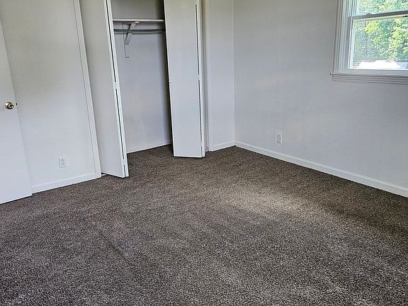 5th image of 102 Darlene Dr