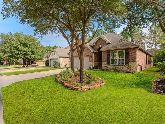 2nd image of 14 Arrowfeather Pl