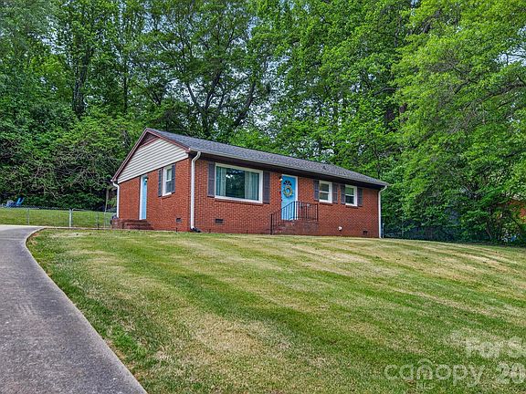 4th image of 214 Brookwood Rd