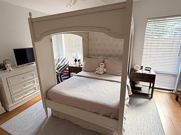 4th image of 2677 NW 41st St