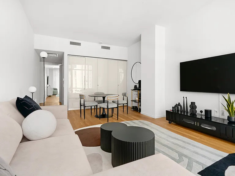 18 W 48th St #15E — Photo 2