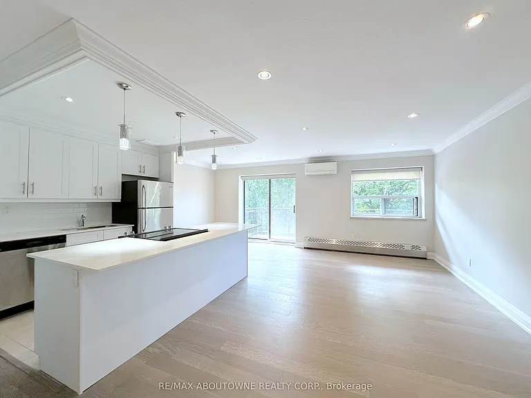 135 Allan St #310 — Photo 2