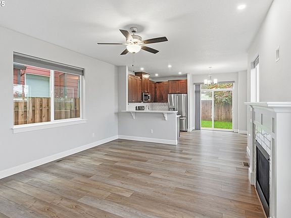3rd image of 8981 N Drummond Ave