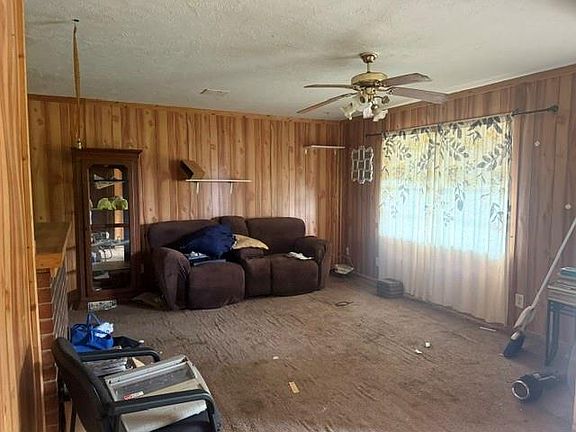 5th image of 306 W Jerry Lane St