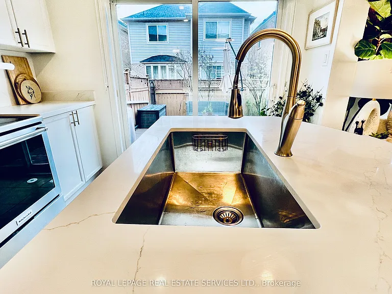 906 Burrows Gate — Photo 17