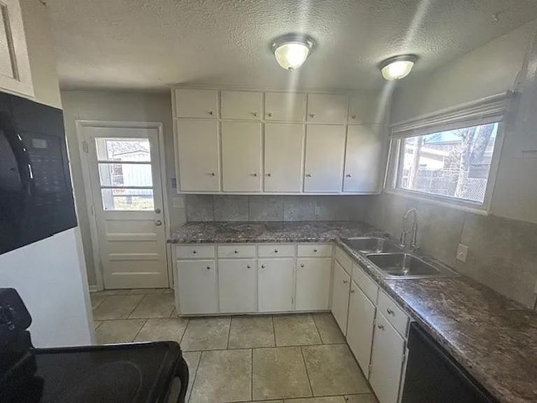 2721 S Minnesota Ave — Photo 1