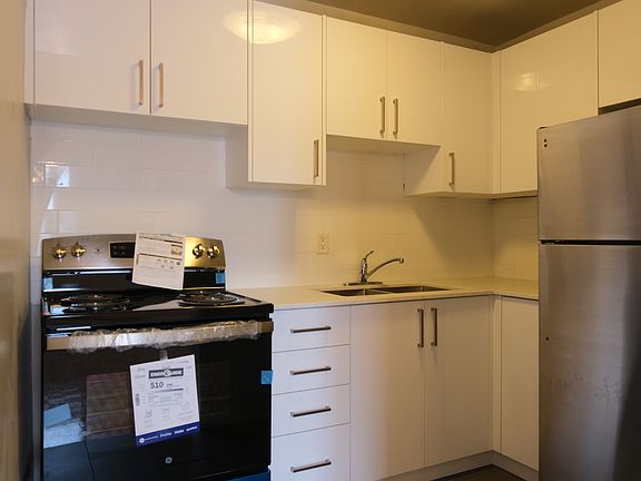 5th image of 100 Cedar Ave #202