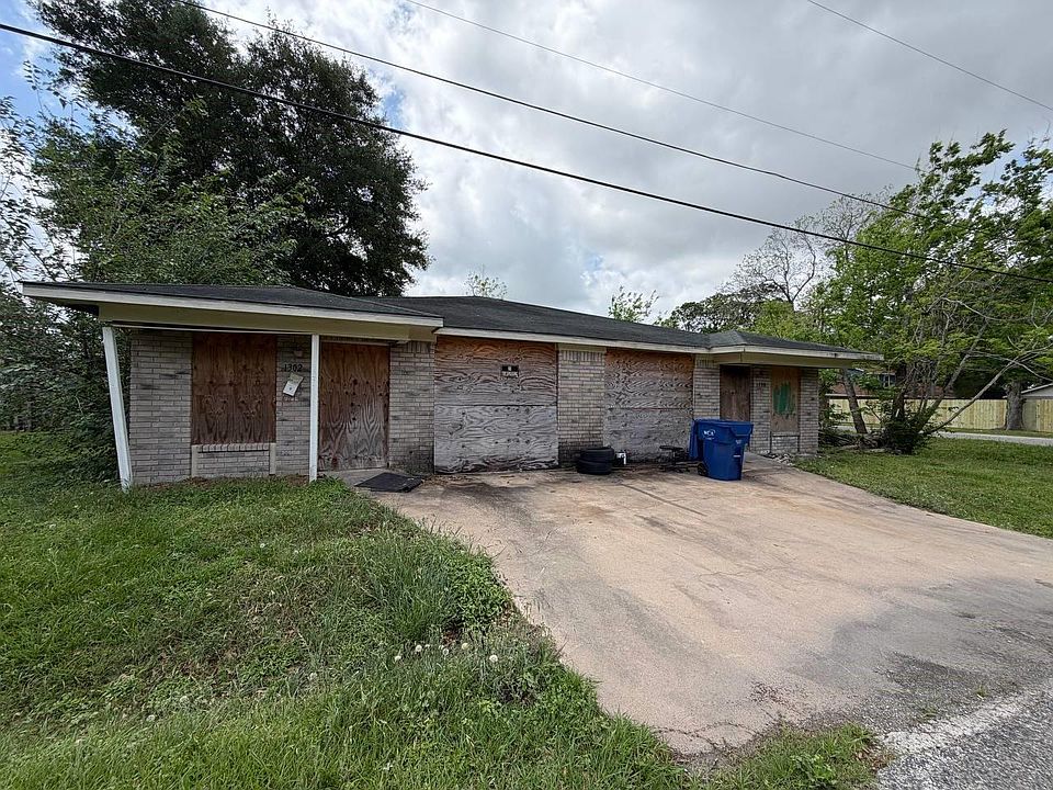 1st image of 1300 Lois St