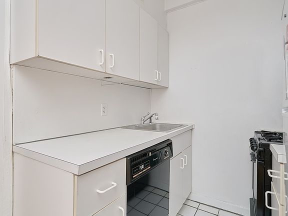 5th image of 600 W 111th St #3A1