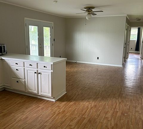 5th image of 430 Anthony Rd