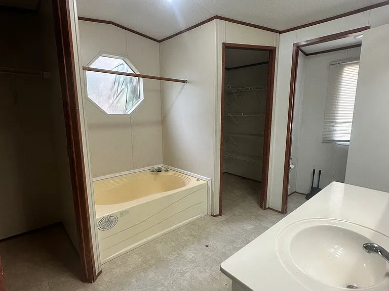 5864 Cartier Rd — Photo 31
