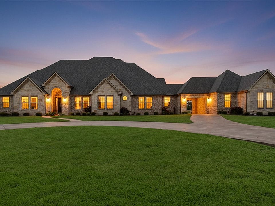 1st image of 107 Fairway Parks Dr