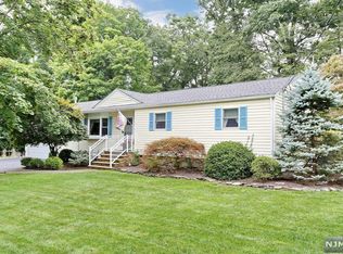 186 Stephen Dr, Park Ridge, NJ 07656
