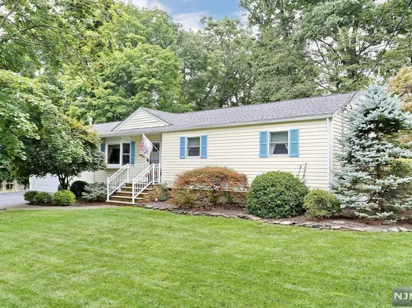 186 Stephen Dr, Park Ridge, NJ 07656