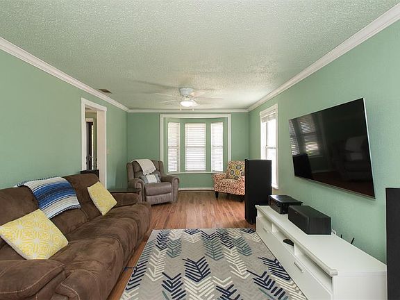 3rd image of 231 1st St