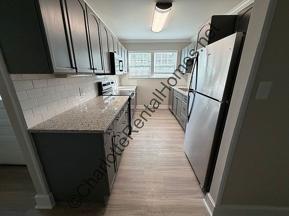 4th image of 2100 Hemlock Ave