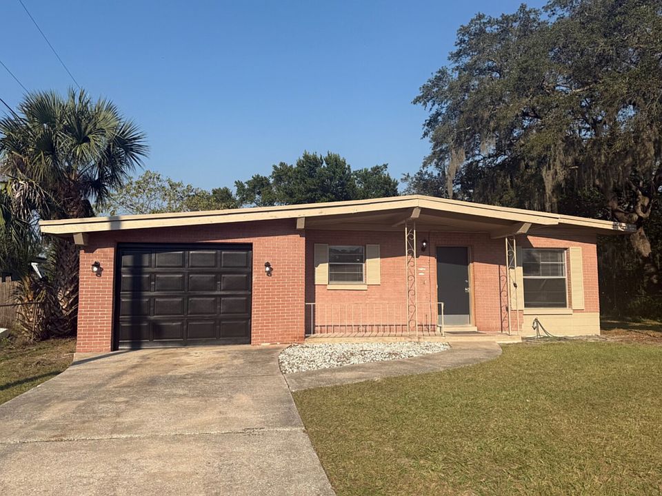 1st image of 719 Baywood Dr