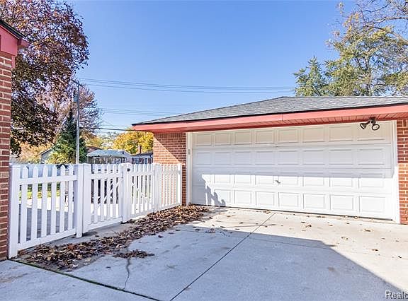 5th image of 8673 Terri Dr