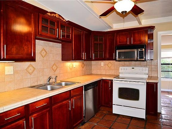 4th image of 8213 N Thatcher Ave