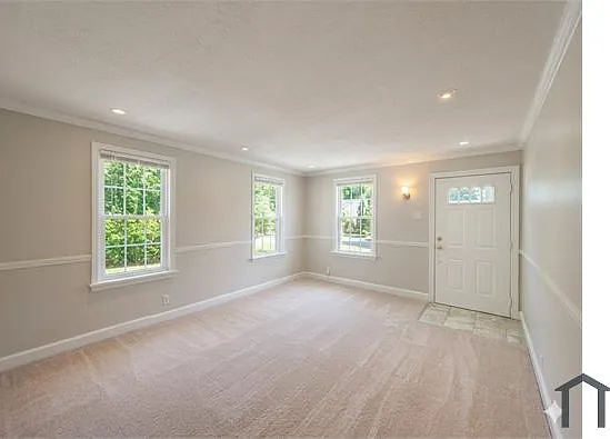 6523 Crest Ave — Photo 2