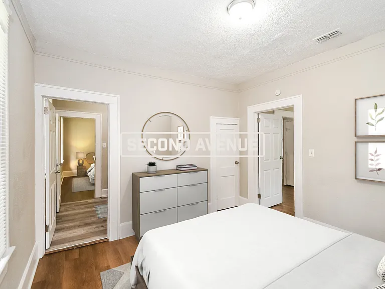 204 W 23rd St — Photo 15
