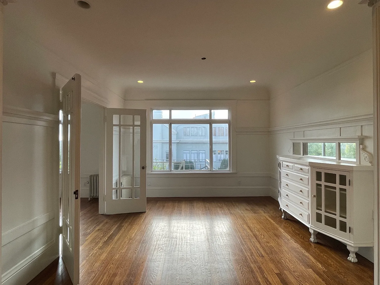 2 bed, 900 sqft, $5,900 — Photo 3
