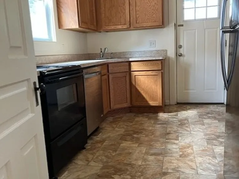 507 Lawrence St — Photo 3