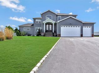36 Kittiwake Ln, Babylon, NY 11702