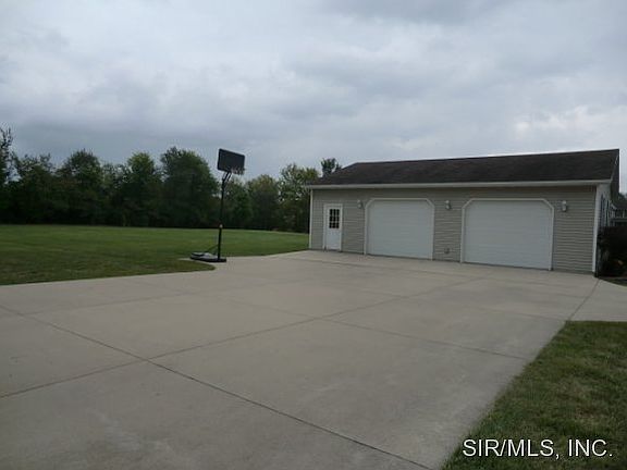 2nd image of 709 Saxony Ln
