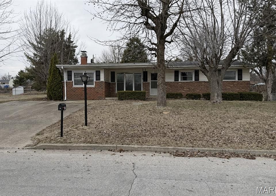 1st image of 76 Ruth Dr