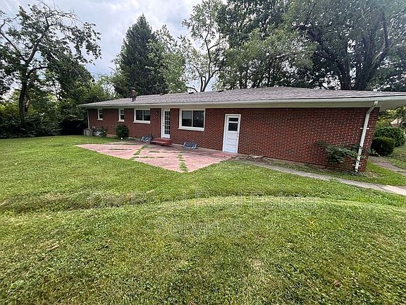 3rd image of 4521 Eisenhower Pl